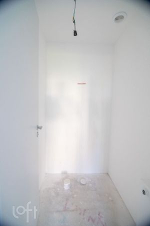 Image 30 - 885661