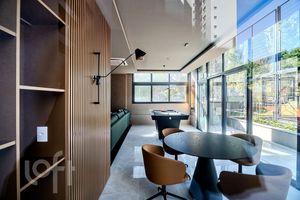 Image 39 - 885661