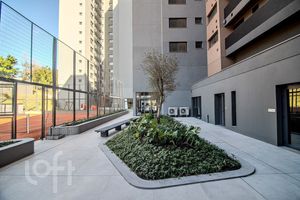Image 40 - 885661