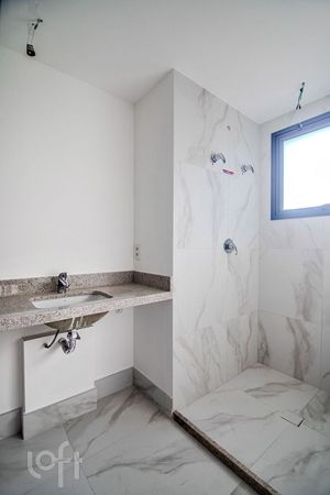 Image 19 - 885661