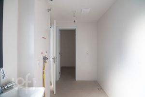 Image 29 - 885661
