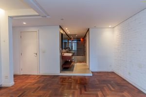 Image 13 - 885698