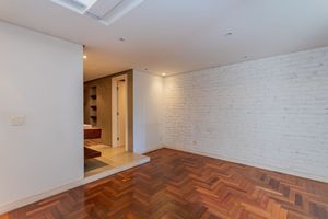 Image 15 - 885698