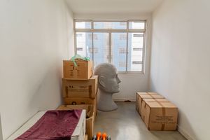 Image 31 - 885698