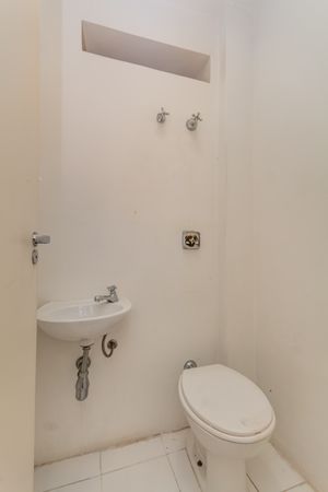 Image 32 - 885698