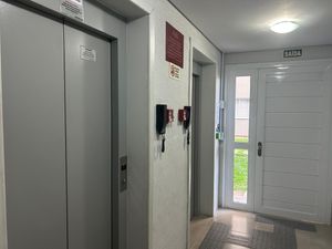 Image 17 - 885699