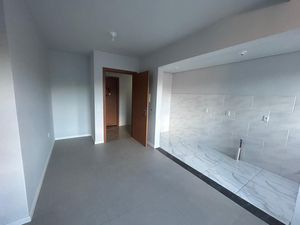 Image 18 - 885699