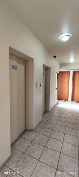 Image 9 - 885700