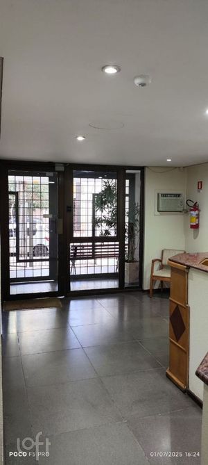 Image 12 - 885700