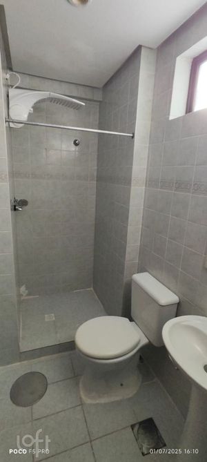 Image 8 - 885700
