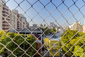 Image 6 - 885701