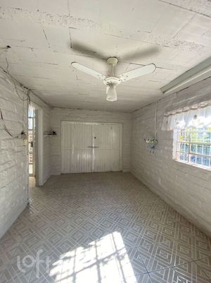 Image 6 - 885705