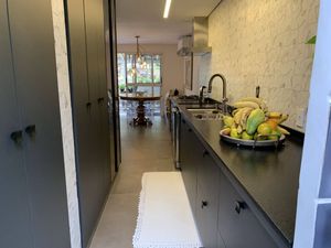 Image 13 - 885706