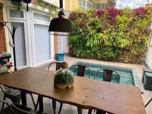Image 19 - 885706