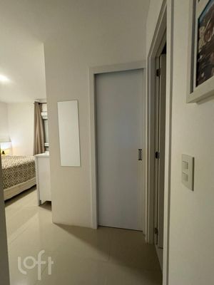 Image 16 - 885709