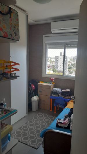 Image 10 - 885715