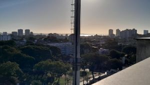 Image 17 - 885715