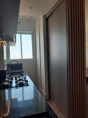 Image 6 - 885716