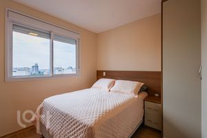 Image 9 - 885720