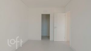 Image 12 - 885731