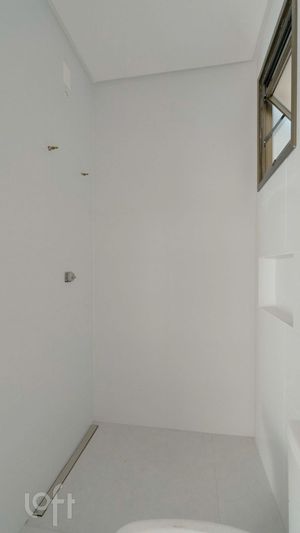 Image 4 - 885731