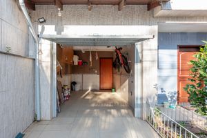Image 24 - 885736
