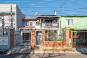 Image 23 - 885736