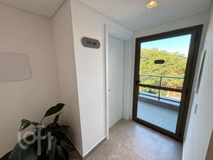 Image 10 - 885737