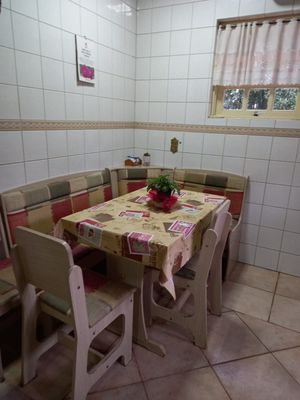 Image 10 - 885743