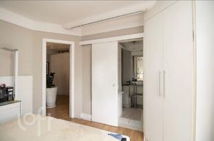 Image 9 - 885745