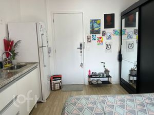 Image 1 - 885747