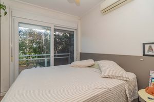 Image 18 - 885754