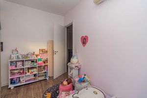 Image 24 - 885754