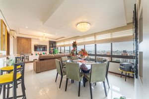 Image 6 - 885755