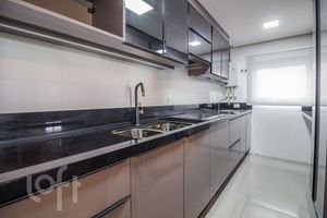 Image 4 - 885774