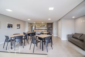 Image 21 - 885774