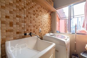 Image 6 - 885776