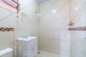 Image 7 - 885776