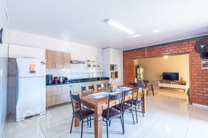 Image 10 - 885776