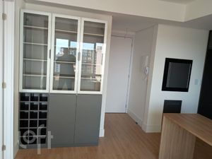 Image 17 - 885783