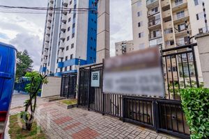 Image 90 - 885800