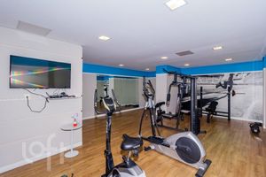 Image 70 - 885800
