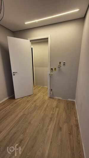 Image 9 - 885806