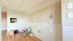 Image 17 - 885806