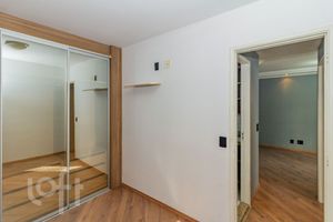 Image 14 - 885811