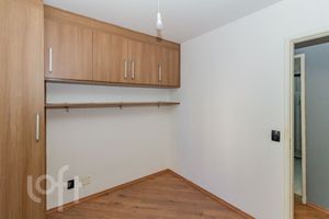 Image 10 - 885811
