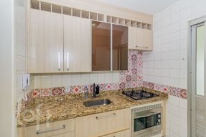 Image 18 - 885811