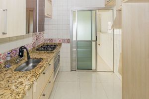 Image 17 - 885811