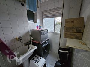 Image 6 - 885811