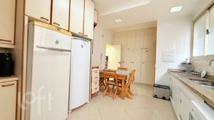 Image 30 - 885812